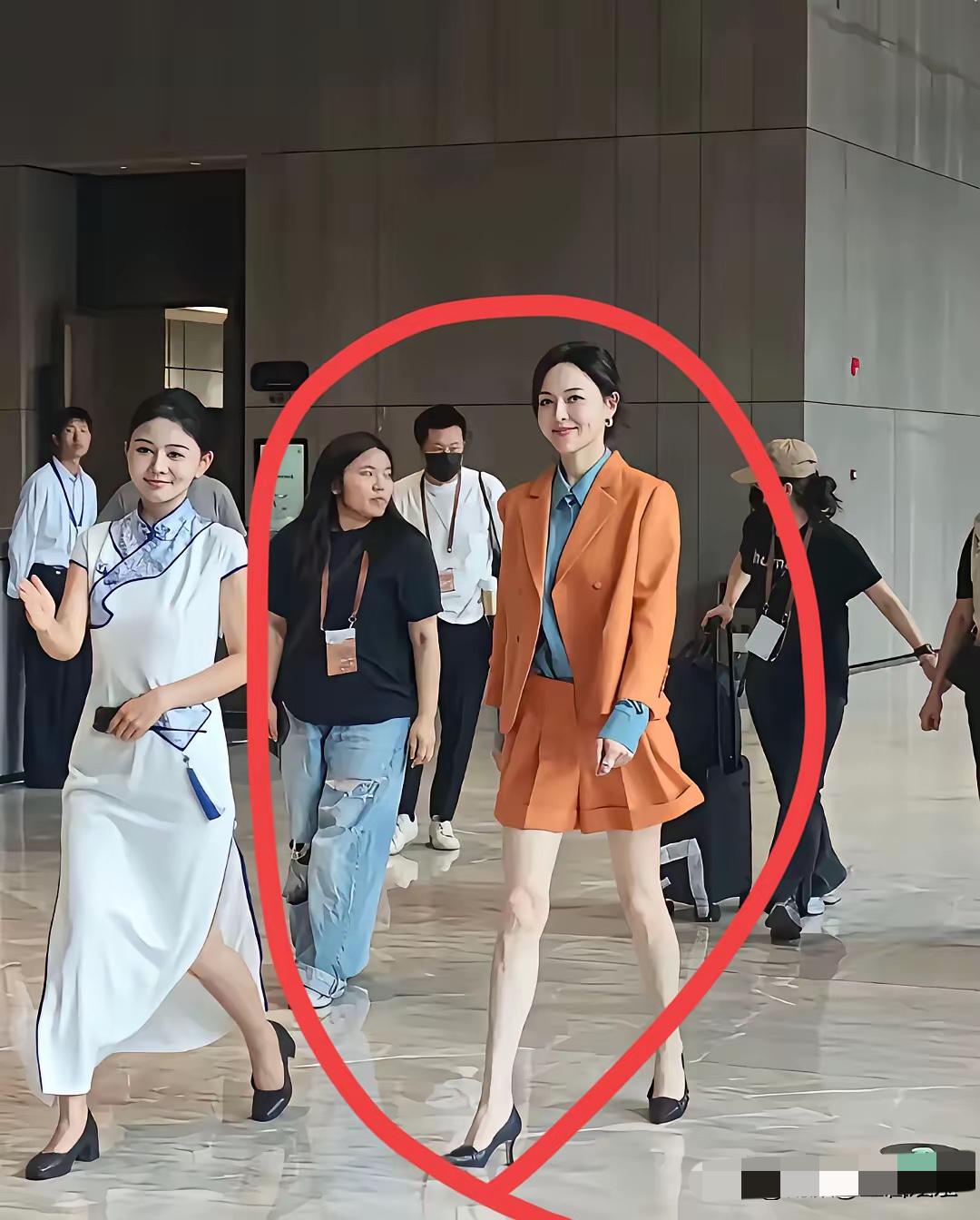 这是哪位领导，气质这么强大，走路都带风