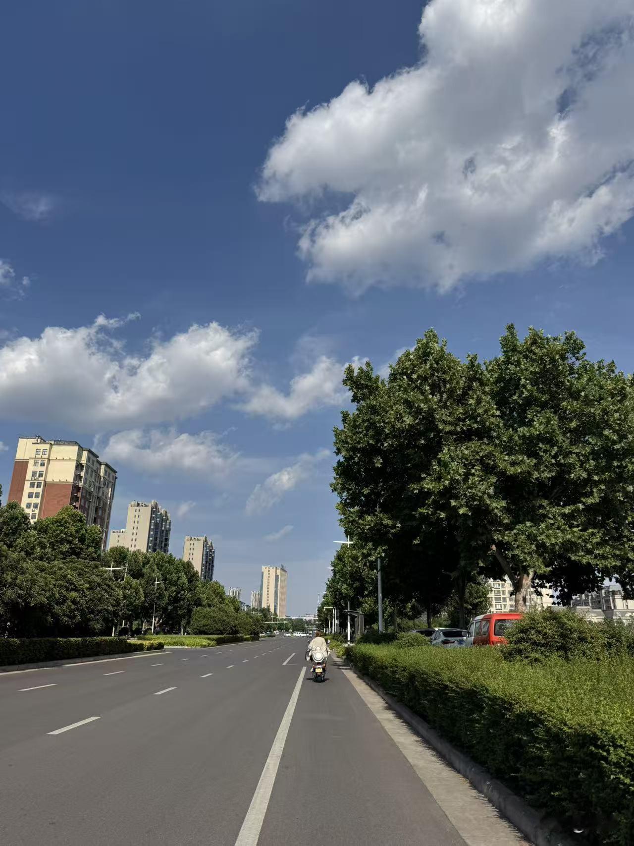 人每天奔波劳碌,究竟是为了什么?人终日奔波劳碌，到底在追寻什么？其实不过是为了三