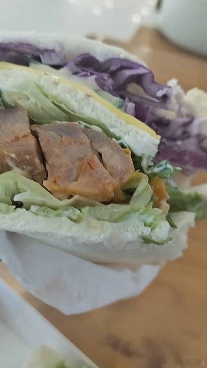 做个美甲，简单吃个午餐，一个人也可以简单快乐 