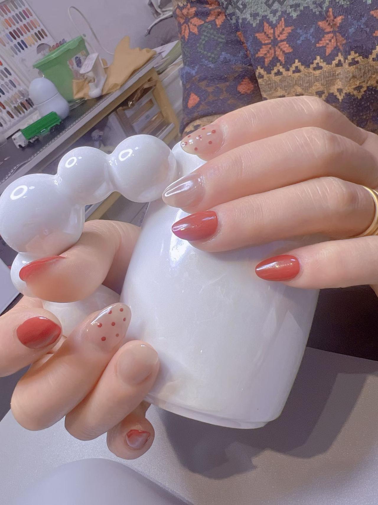 精致美甲，红润光泽，尽显优雅气质！💅✨