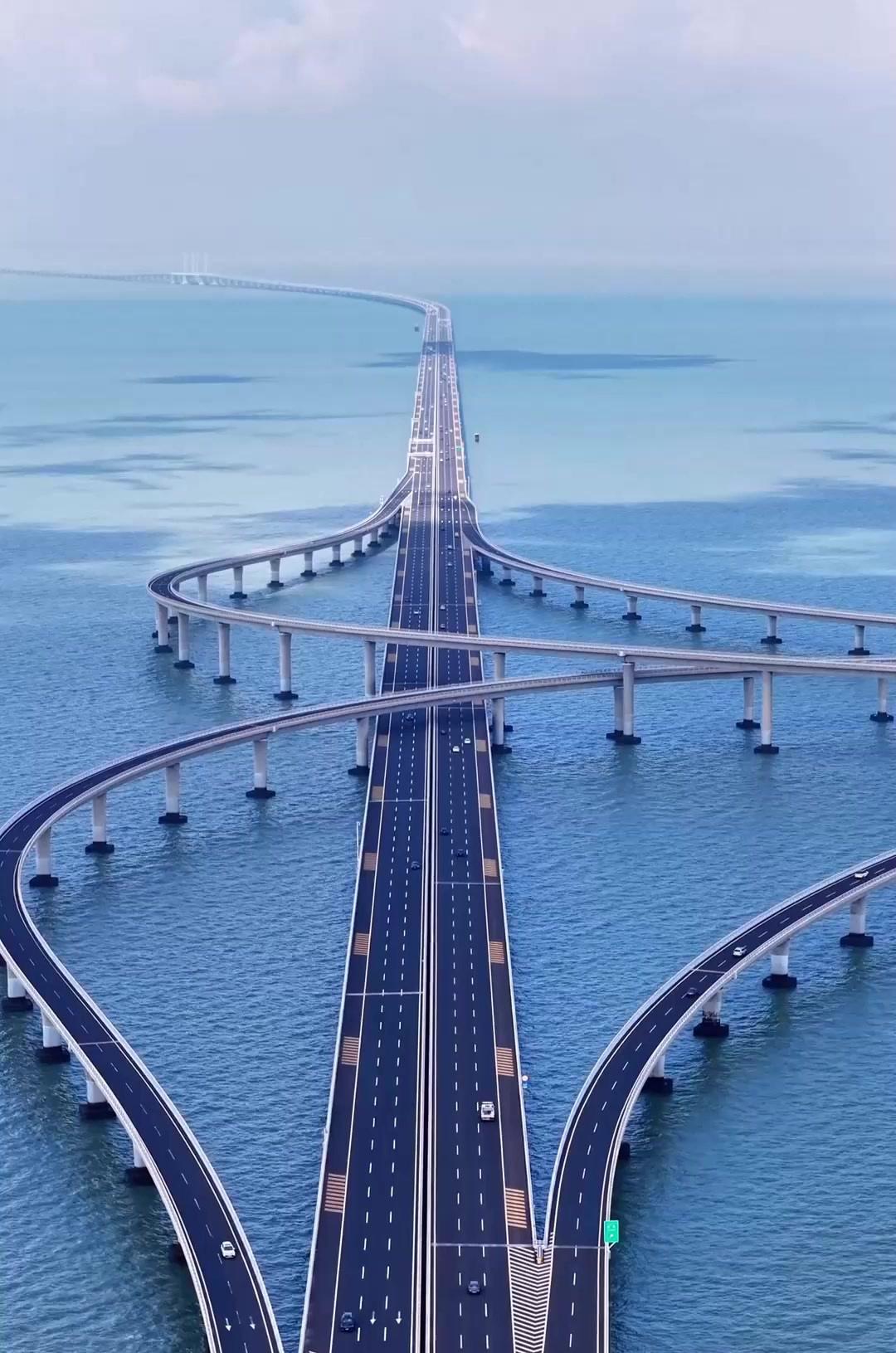 世界最长的跨海大桥又要易名了。
近日，“十五五”规划的重要草案明确指出推进沪甬跨