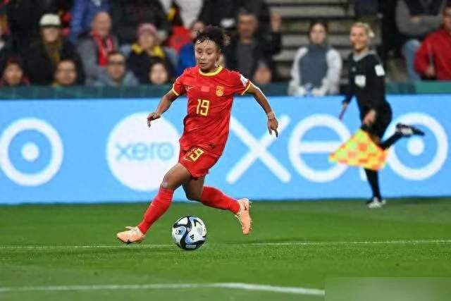 张琳艳ACL断裂手术！亚运17分钟伤退，中国女足陷入最痛轮回