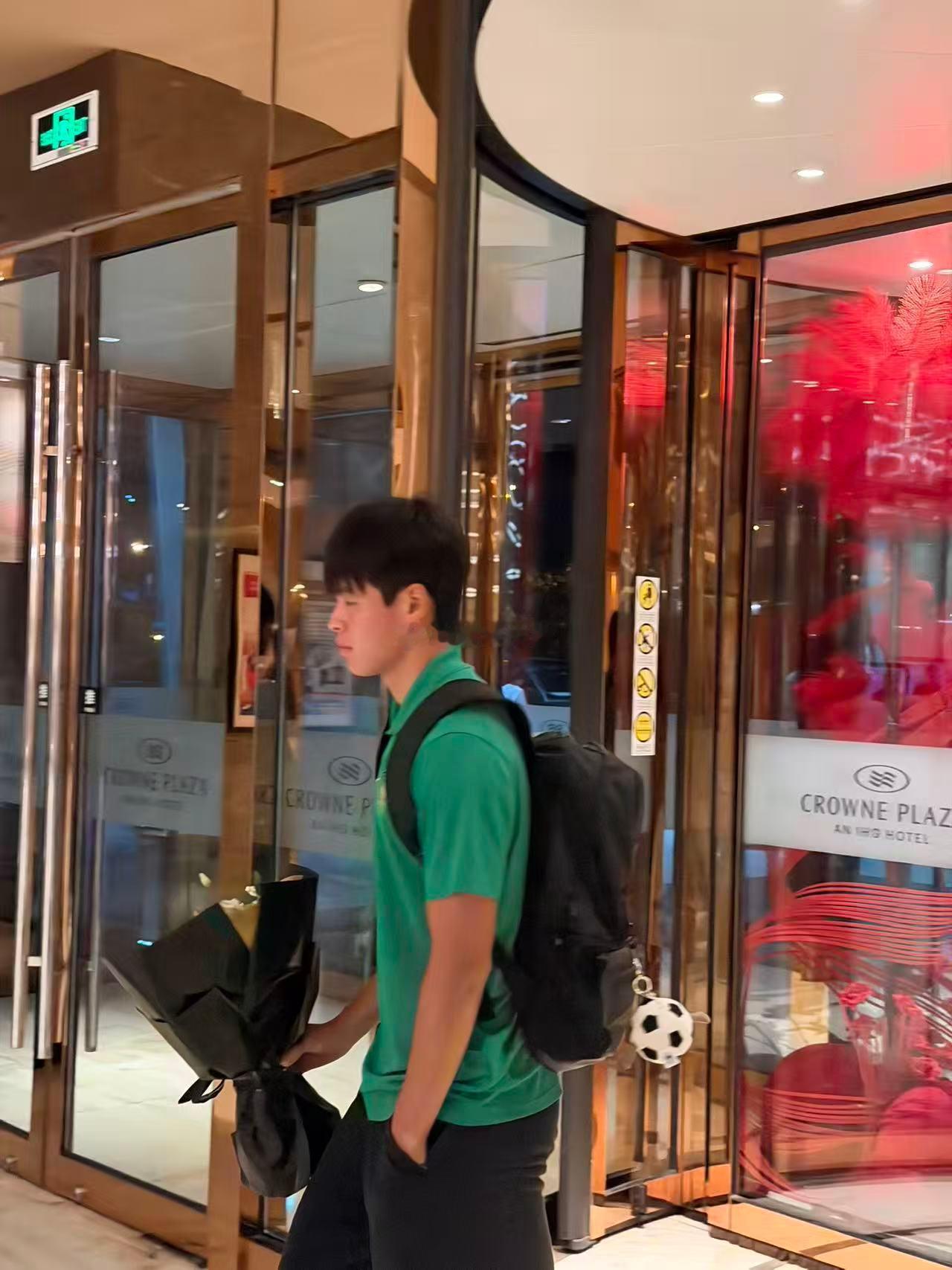 北京国安大连可为vs北京国安 国安队抵达大连驻地。 