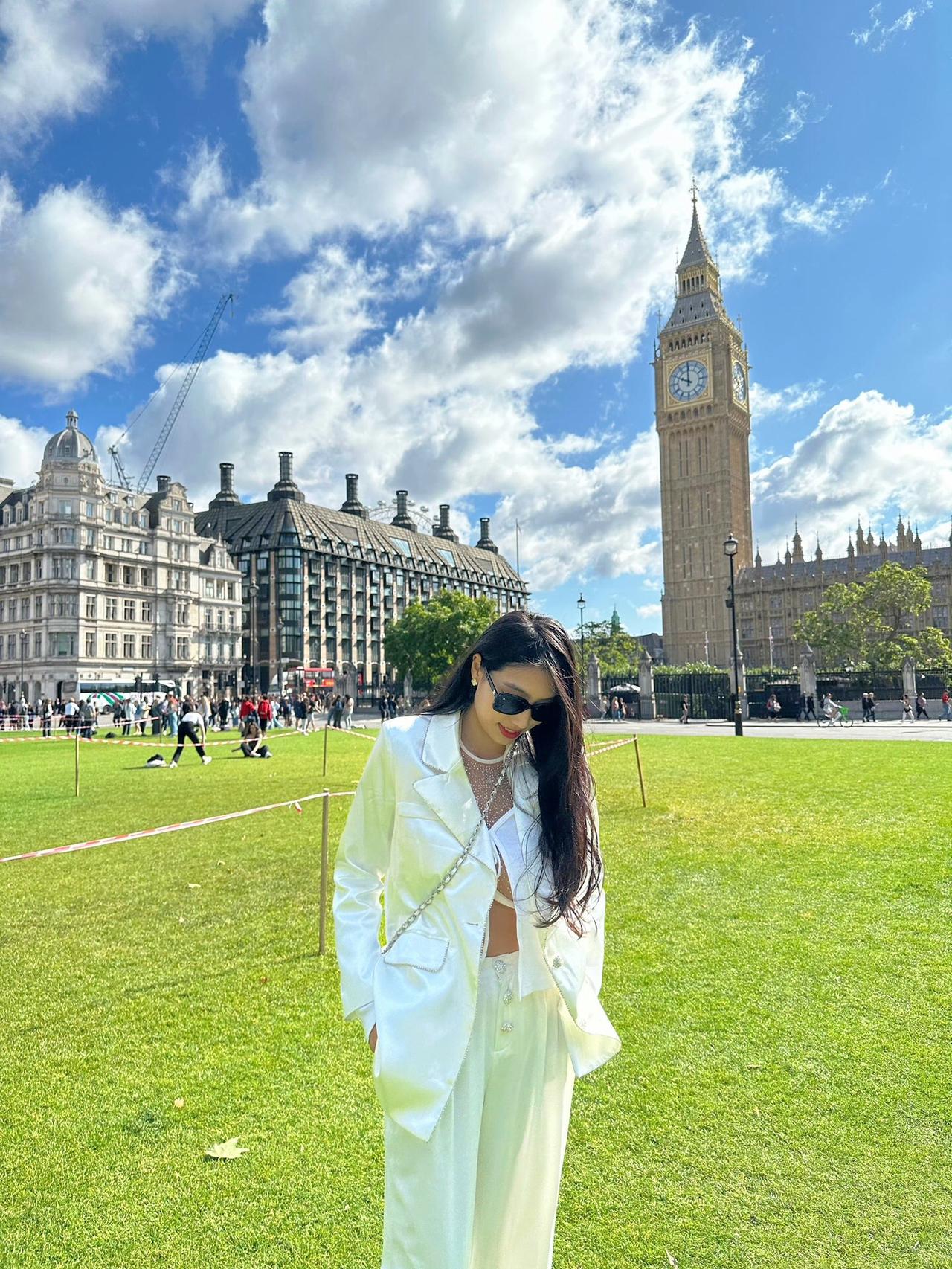 星光如初 温暖如春 每一刻都值得被珍藏～上热门 穿搭 街拍 美女