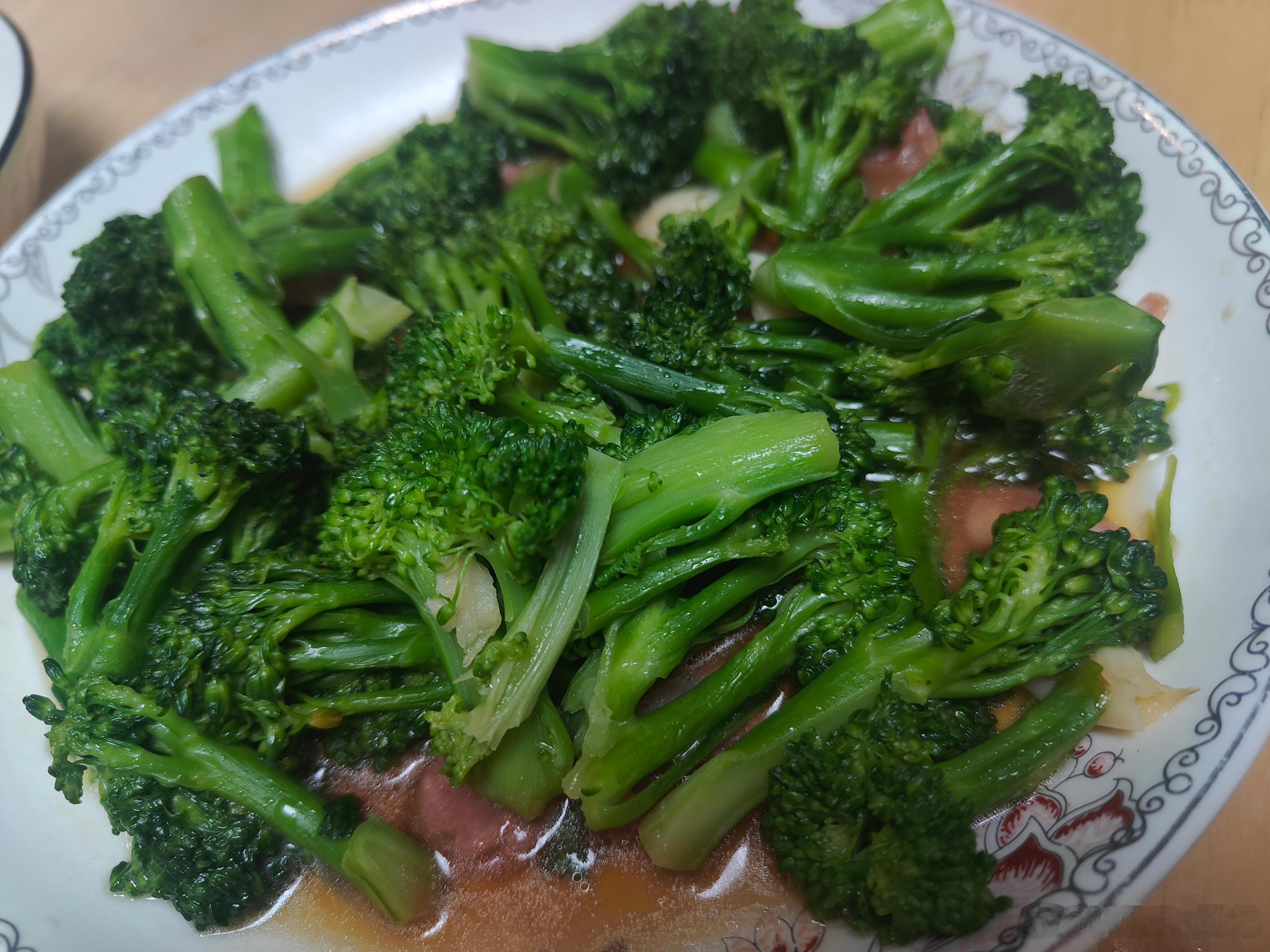 诗意回忆 这是西兰花，补充膳食纤维，牛友先吃