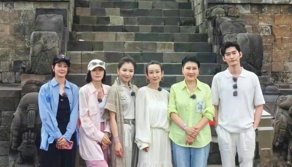 这张照片，明星关系谁和谁好，真是一目了然，可怜的张翰！ #张翰##明星# ​​​