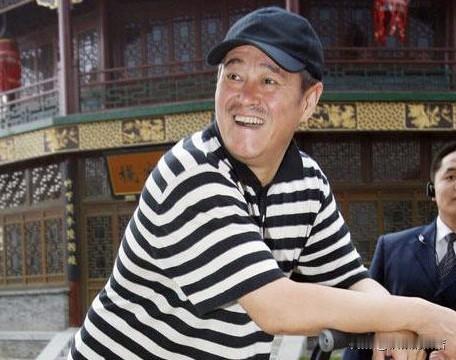 赵本山近日因女儿婚姻话题引发热议。面对女儿婚前协议的想法，他直言反对：