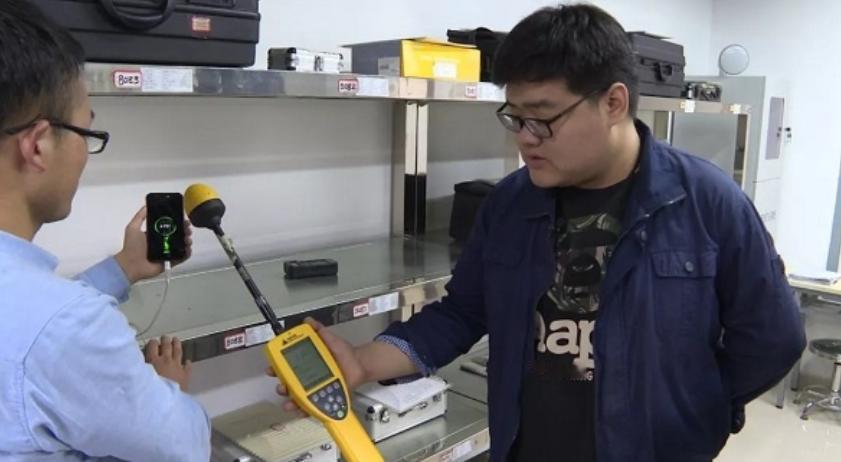 手机睡前放床头充电，真的会产生辐射伤害身体吗，科学真相到底是怎样的？

晚上睡觉