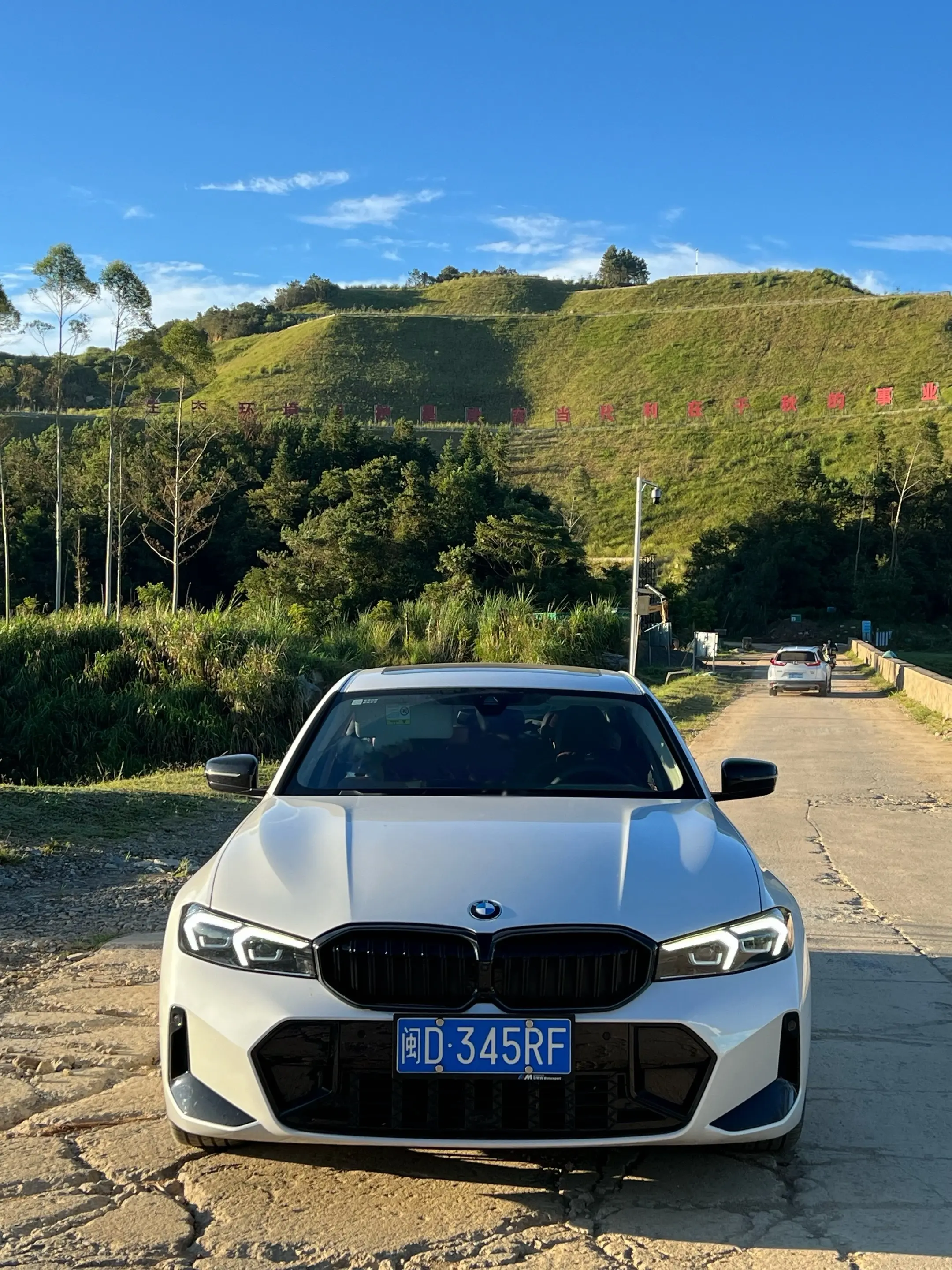 出了社会才知道一辆二三十万的宝马3系普通人需要努力一年又一年！