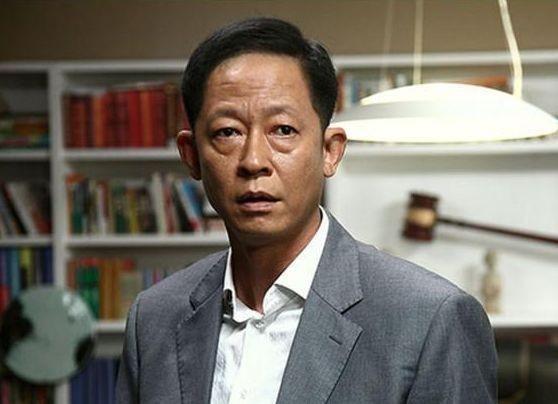 在演艺圈这个大江湖里，王志文是个顶特别的存在。论长相，他算不上传统意义上的俊朗小