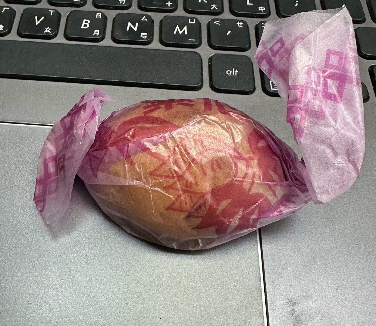 每日一餐分享今天處理一堆鳥事，胸口都悶了，此時同事分享好吃花蓮薯，讚啦，吃甜食果