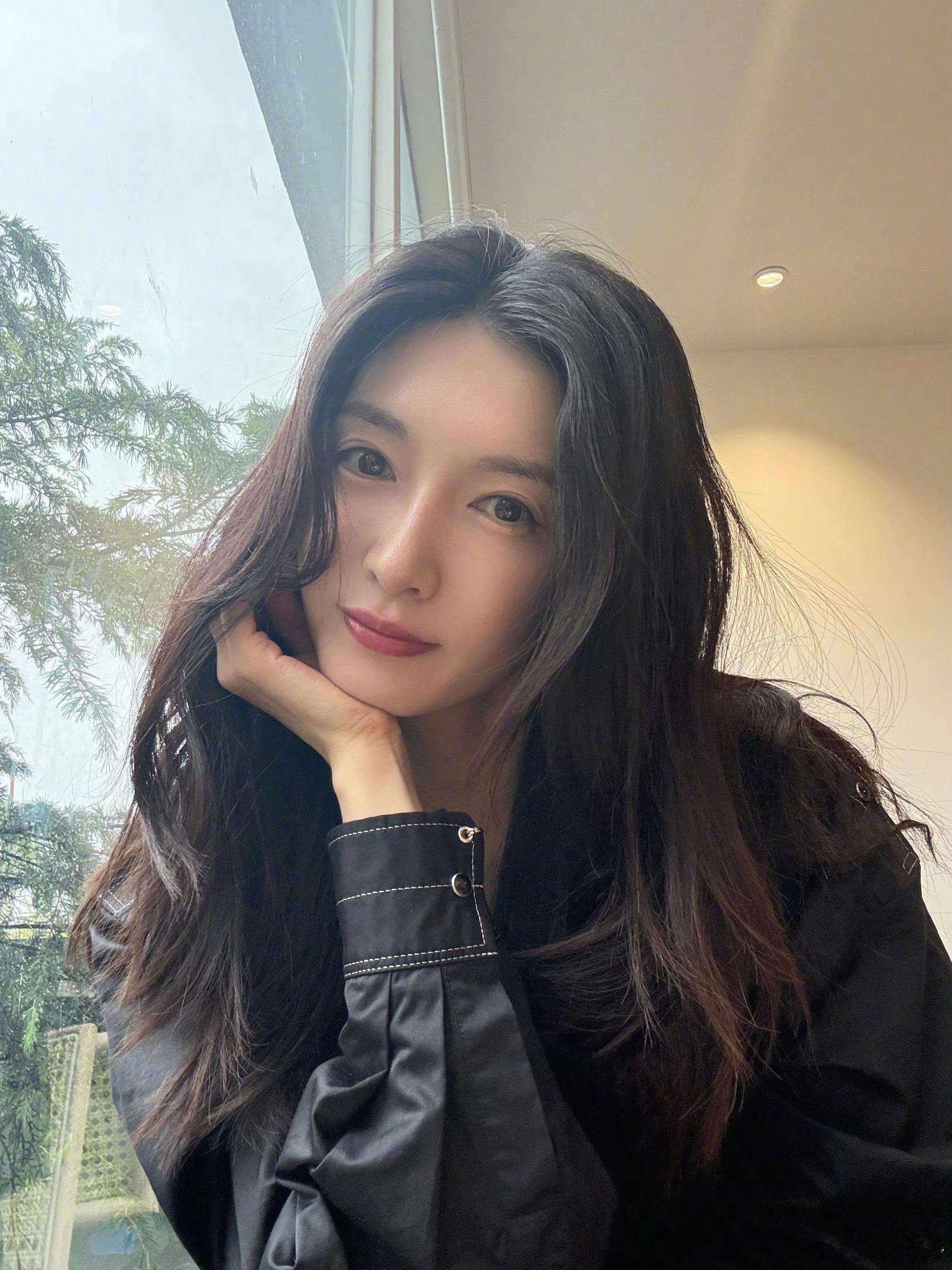 江疏影就是爱盯着