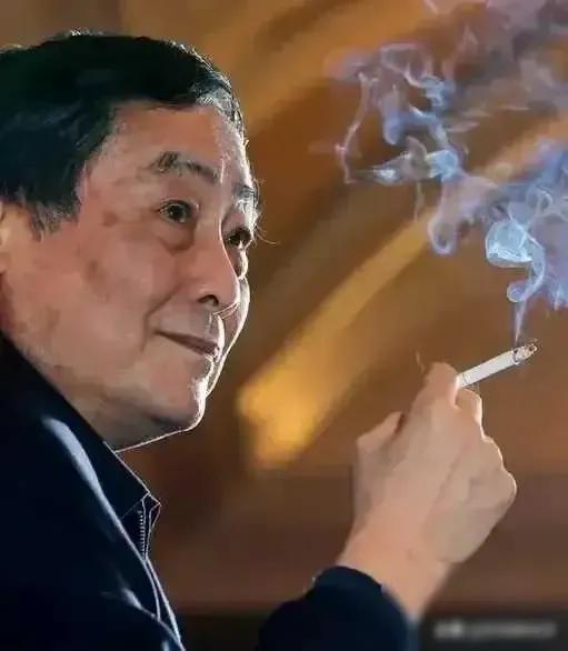 宗庆后因肺癌去世，他是中国首富，本可以享受顶级的医疗条件和医治方案，可是，接受手