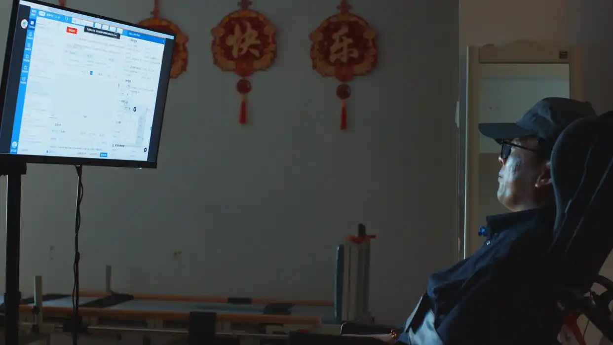 脑机接口迎突破，中国患者实现“脑控”办公7月30日，据界面新闻报道，中国脑机接口