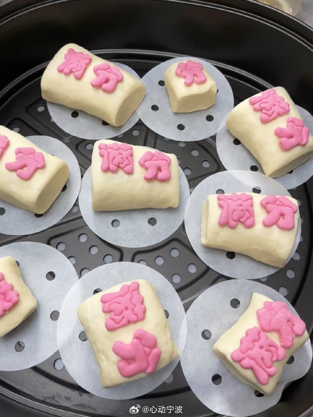 宁波家长创意早餐为考生助力 1月28日，宁波中小学生迎来期末考试，家长们纷纷制作