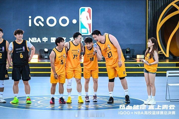 朱芳雨、朱万旭等篮球大咖亲临现场！台上畅聊篮球趣事、和观众趣味互动，专业视角解读