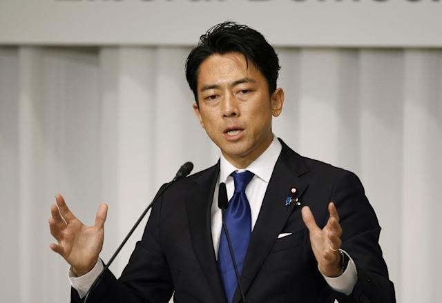 日本自民党总裁选举参选人小泉进次郎陷入网络刷评风波。其竞选团队被曝光向支持者发送