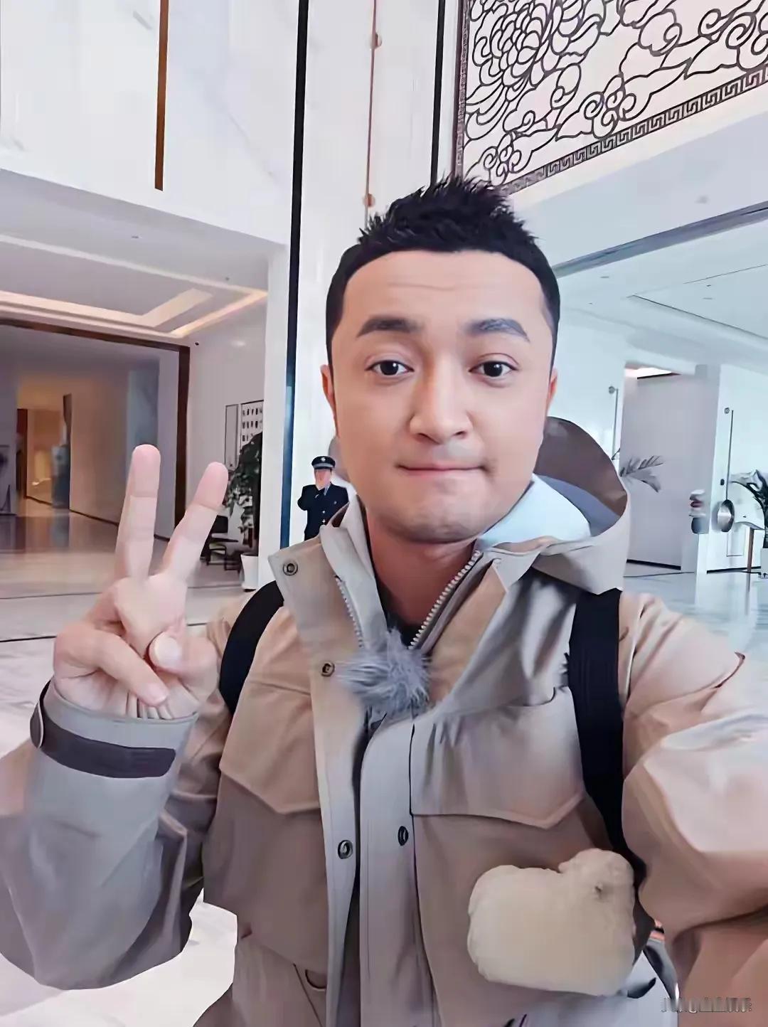 42岁的小尼，离婚已3年，如今不恋不婚，将生活重心转向了自我提升与亲情陪伴。他热