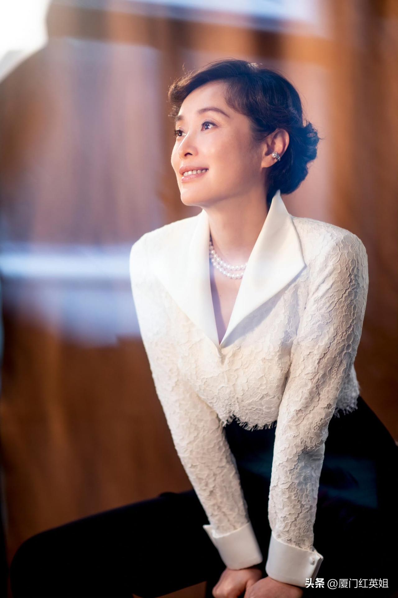 2026年电视剧品质盛典
吴越又一次作为《沉默的荣耀》
剧组核心成员亮相红毯
黑