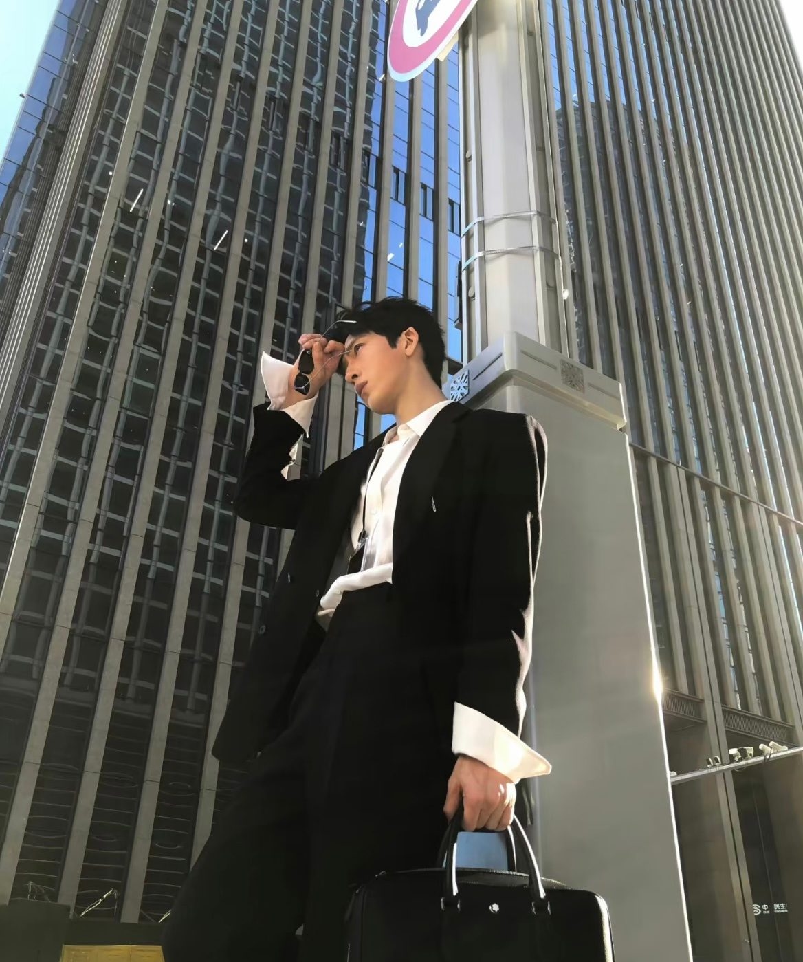 井柏然陪看一动不动井柏然陪看仿佛jpg 国贸大片—北京最有腔调男人来了～井柏然[