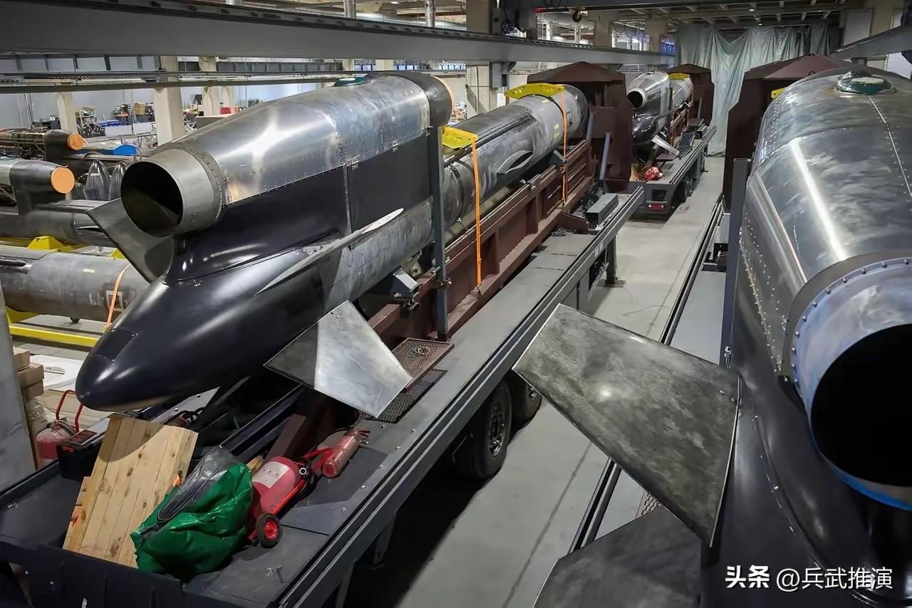 莫斯科做梦没料到，俄罗斯居然也会经历大规模导弹预警。

乌克兰发射火烈鸟巡航导弹