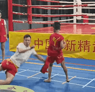 这小子到底是怜香惜玉，还是扮猪吃老虎啊？