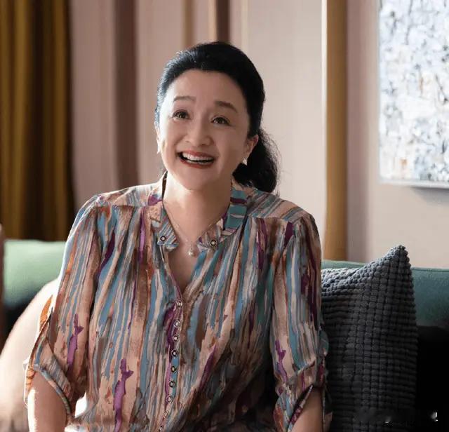 演员杨昆：卖别墅为夫还债，62岁坚持拍戏，没有孩子成唯一遗憾
 
在演艺圈中，大