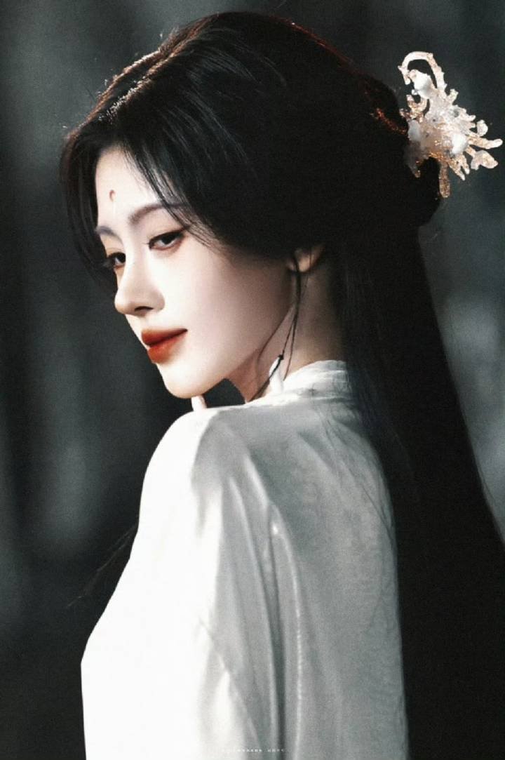 鞠婧祎这张回眸让我想起了上官芷咋回事 ​​​