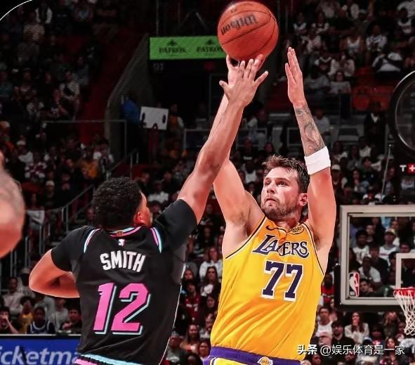 今天的最佳球员，你选文班亚马还是东契奇？
  文班亚马今天对阵太阳拿到了34分1