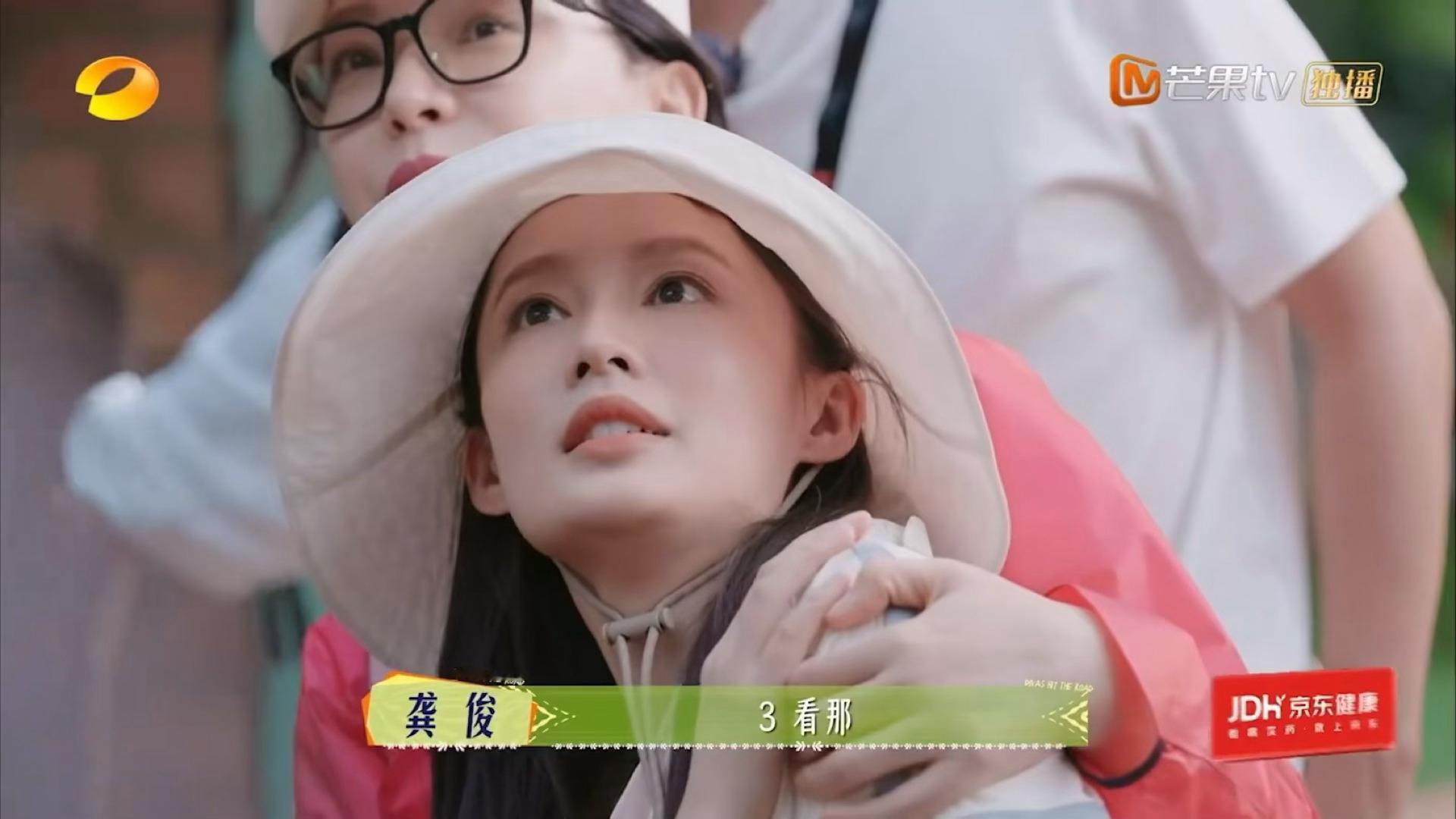 李沁 来都来了李沁太可爱了哈哈哈谁懂李沁虽然害怕，但是来都来了必须出片，看着很清