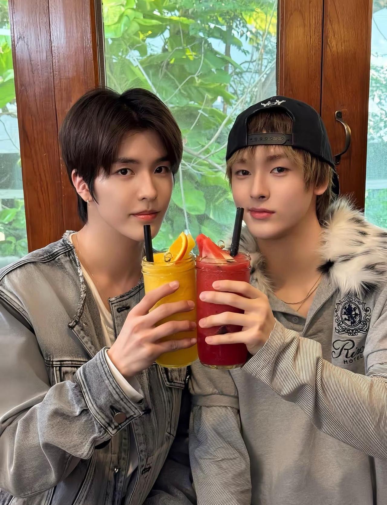 Twins🤲。春日ootd穿搭 songhahyunjun 求了crush好久