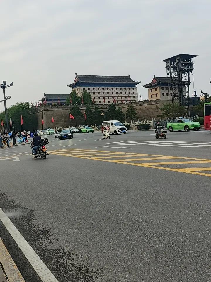 日本还能嘴硬几天？
一段时间，日本把中国当做自己的根！
长安的大雁塔，黄陵的轩辕