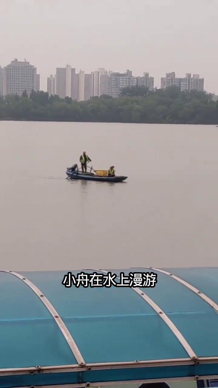 随手拍天津水上公园的风景。
大家好，我是陈国新。这里是天津市水上公园，是2026