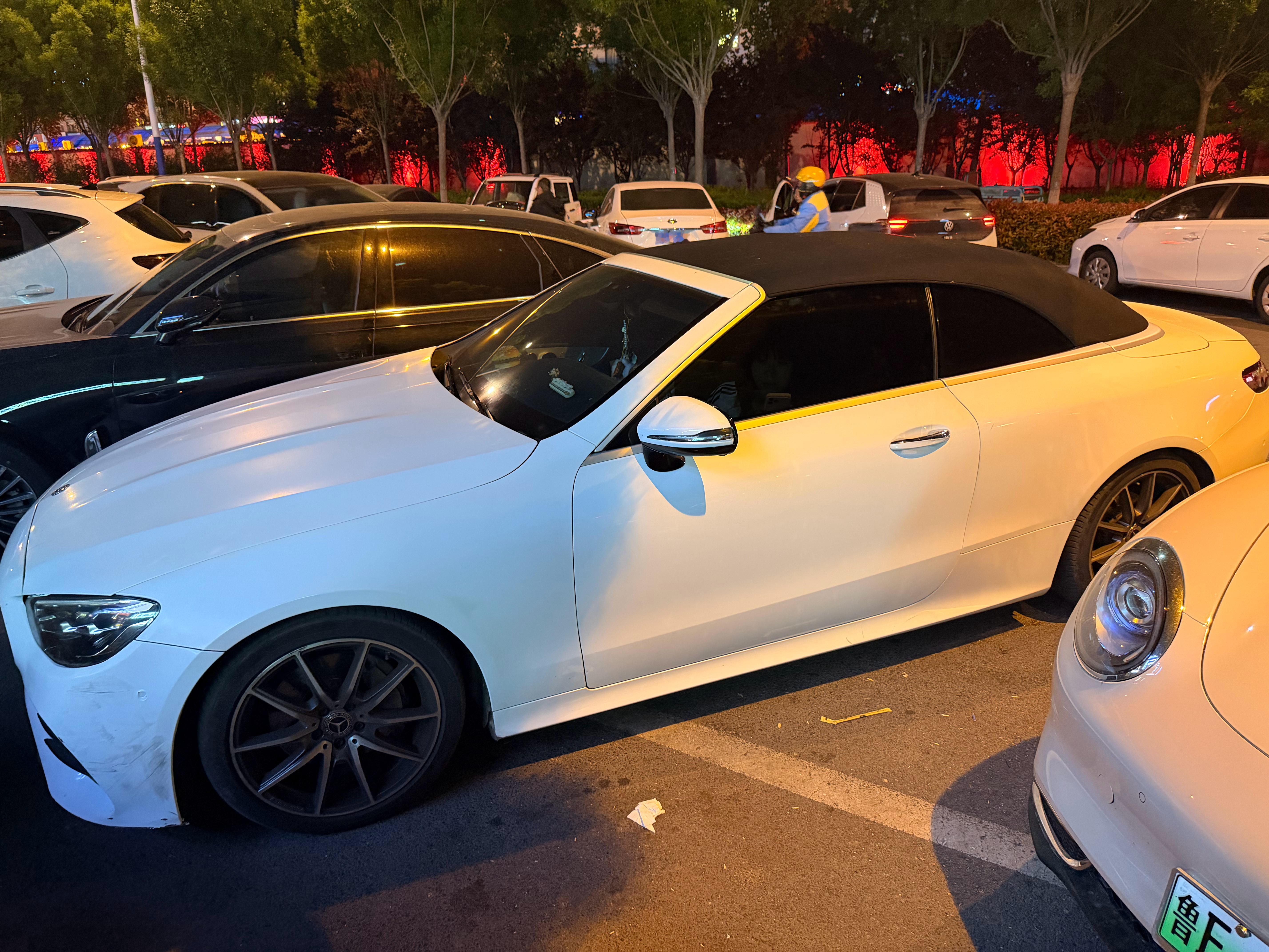 这个软顶敞篷在地库会不会经常成为猫窝呀～有没有有经验的小伙伴分享一下蘑菇聊车