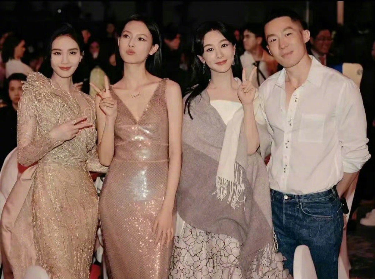#刘诗诗杨紫赵佳丽合照#刘诗诗杨紫赵佳丽合照🈶 ​​​