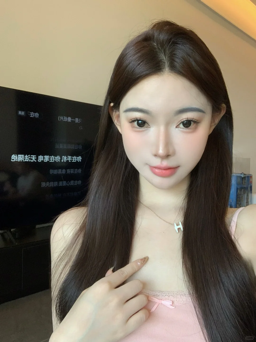 在林小西做个精致韩式奶茶眉美女