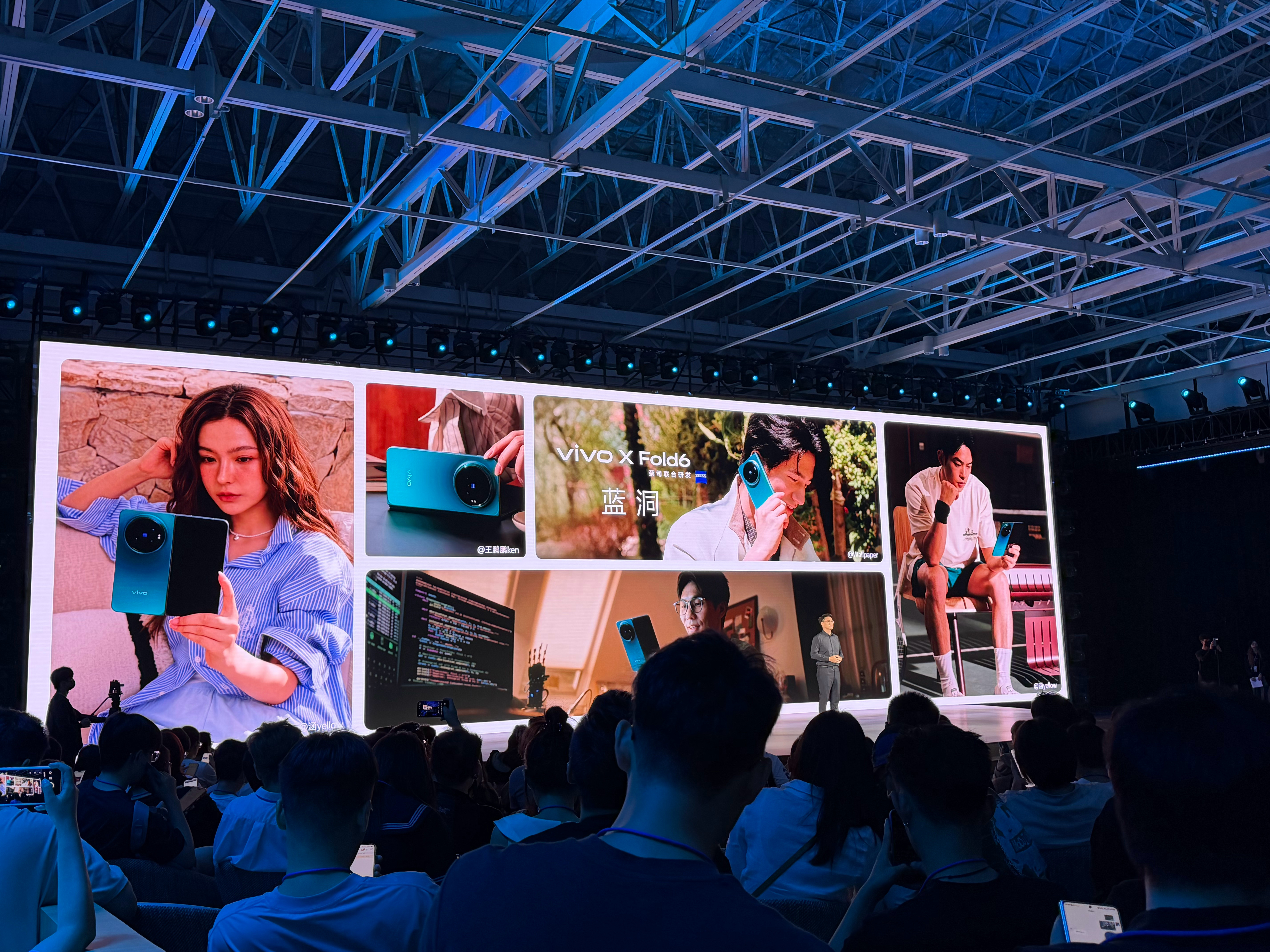 vivo X Fold6一共三种颜色：蓝绿色的蓝洞、白色的盐湖、黑色的极夜。你们