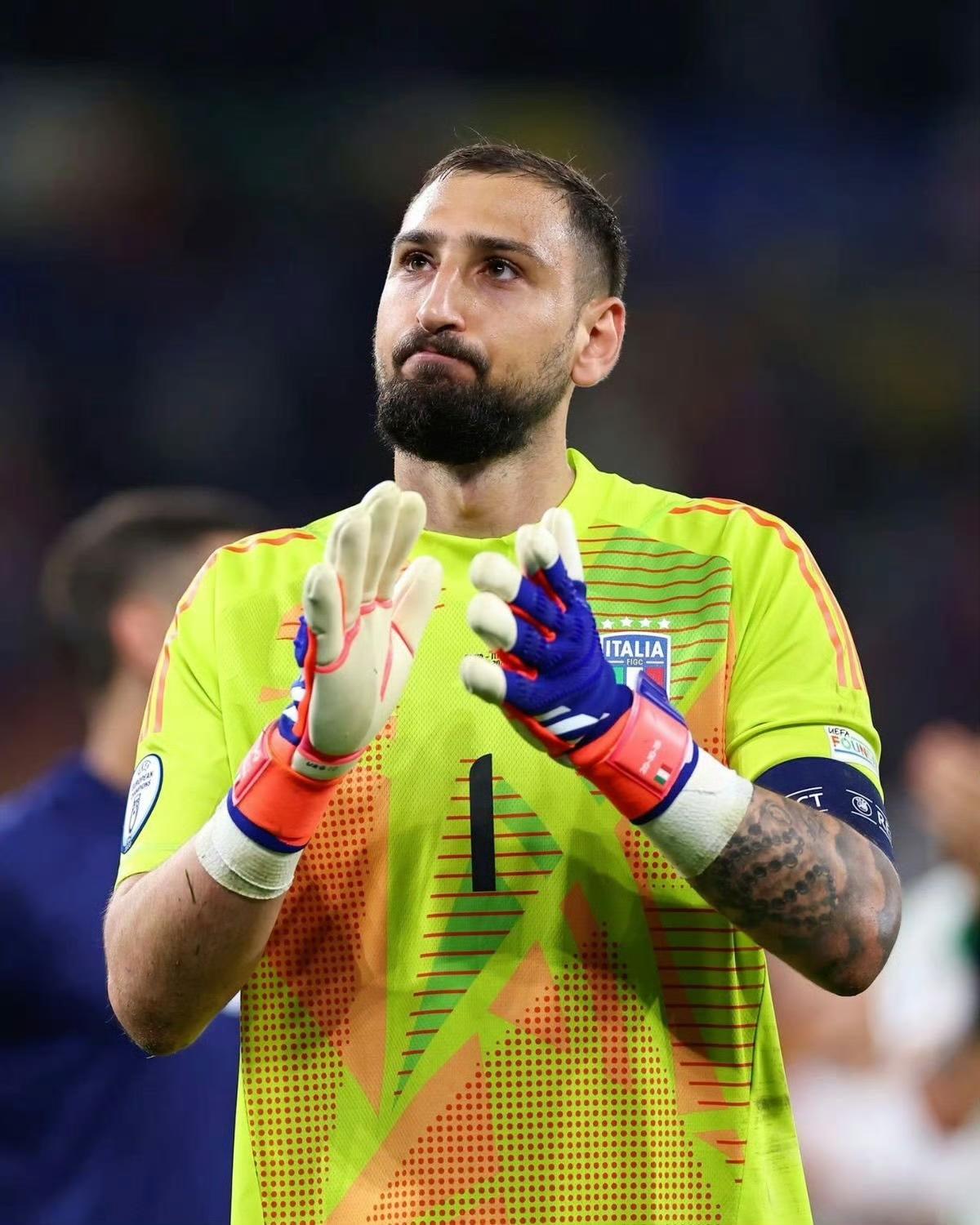 连续三届世界杯，意大利都被挡在门外，这几乎是整整一代球员的巅峰期。像1997年出