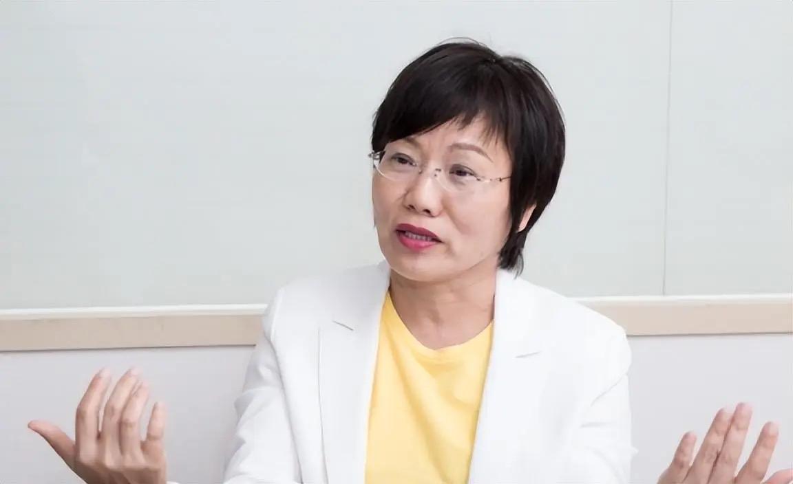 台独急先锋、第一帮凶，台内政部长刘世芳表象两面派，一边“谋独”，一边纵容亲属在大