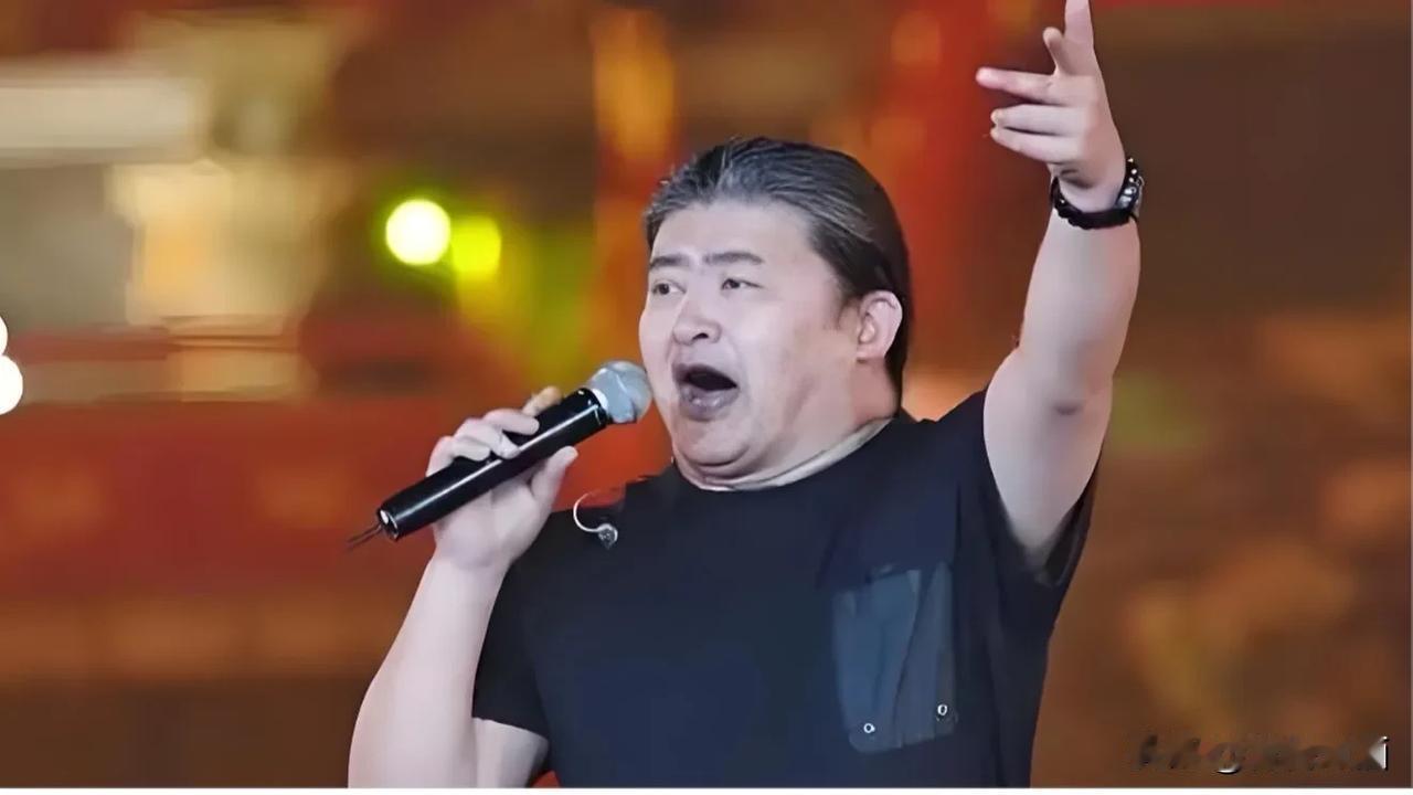 真的不敢相信！

那个声音洪亮、台上风风火火唱着《好汉歌》的人，竟然在63岁就匆