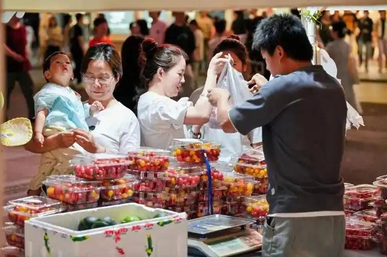上周在上海静安区常去的那家开了6年的日料小店，上周去发现直接贴了转让告示，老板说