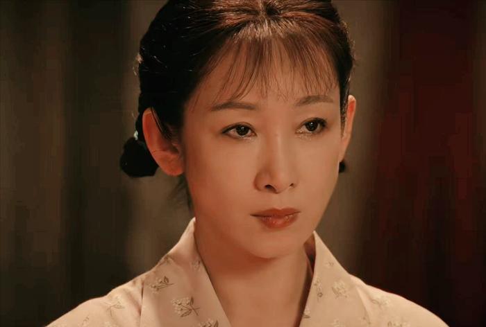 秦海璐47岁了，怎么她演个二三十岁的青年演员，就那么真实，没有扮嫩的感觉？

央