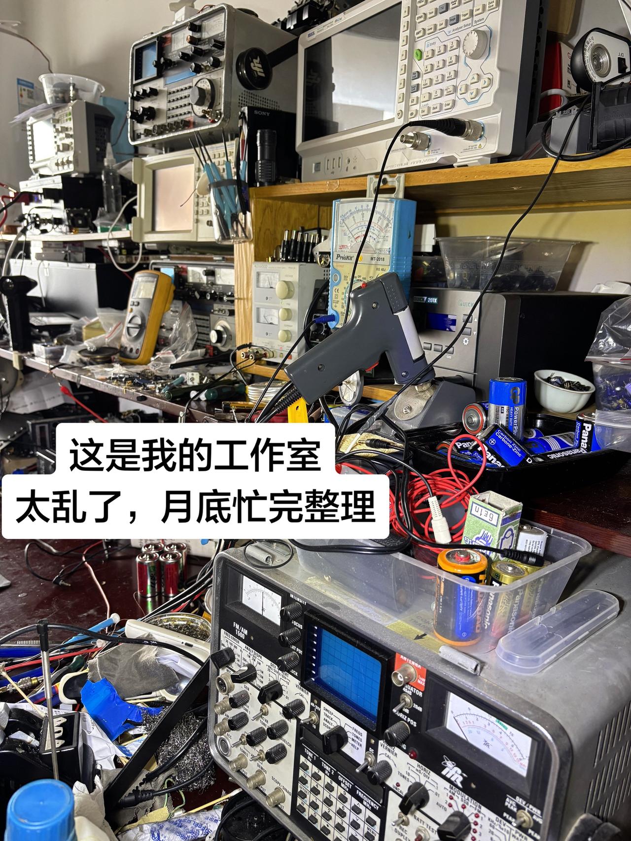 工作室太乱了，月底忙完整理一下