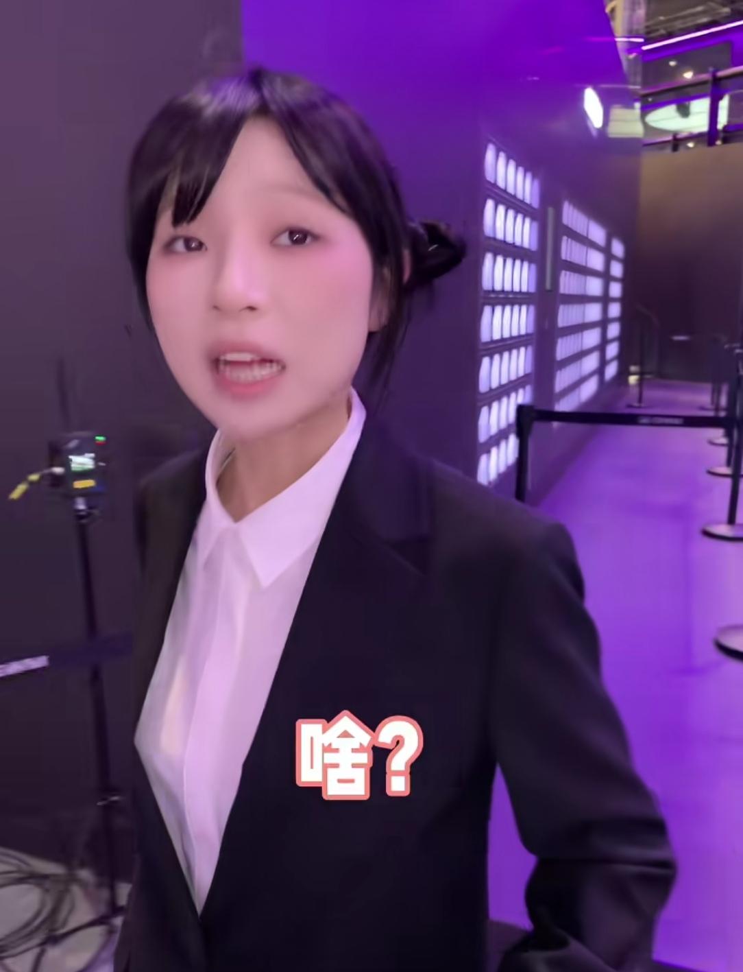 长城炮“销售总监”大力仑下班了，搭档问她“再干点啥？”大力仑直接跳了一首“误闯天