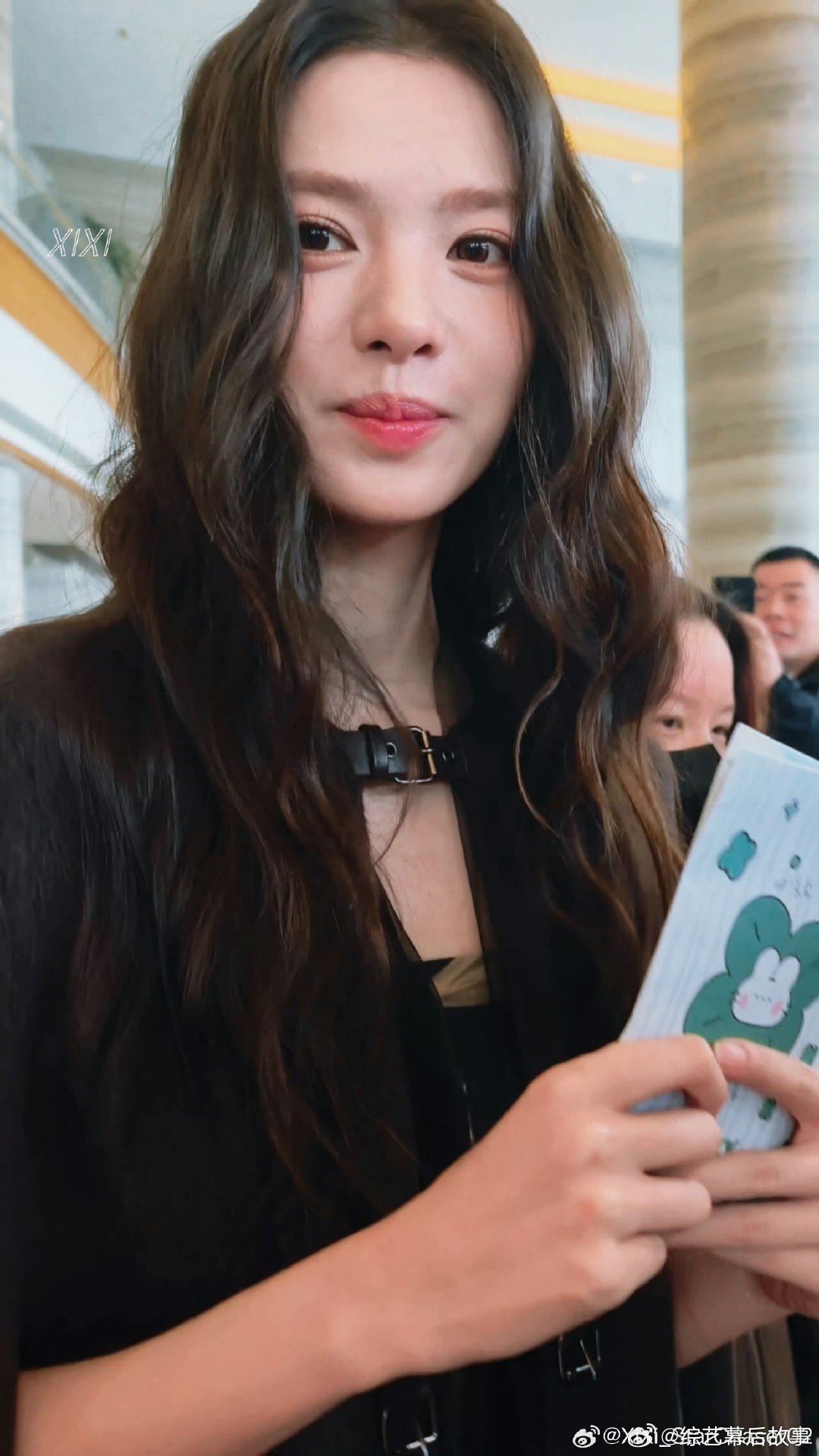 张艺上 下次争取只美不崩溃 张艺上眉眼灵动气质清新，每次亮相都让人眼前一亮。 