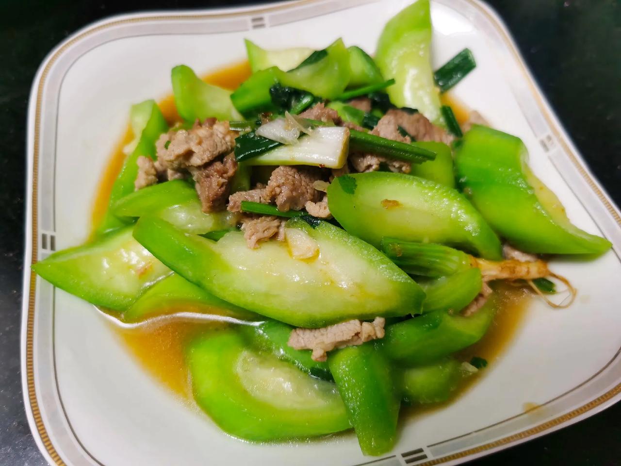 #今日晚餐长这样#日子，是在忙忙碌碌中平淡；生活，是在粗茶淡饭中生香。一日三餐里