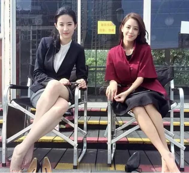 江语晨和刘亦菲、唐嫣、刘诗诗的合照 