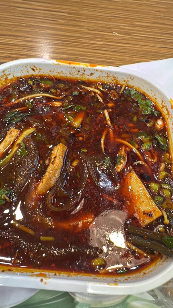 8月1日 星期六 晴今日出门觅食，照旧钻进熟悉的魏家凉皮，点了心心念念的酸辣粉配