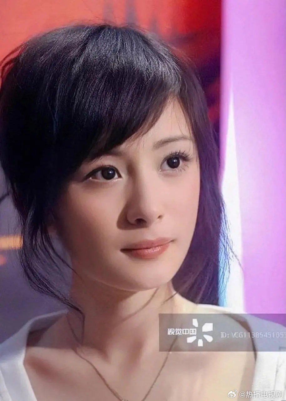 杨幂[超话]陈奕迅曾为杨幂写歌年轻时的杨幂一定是很多人的缪斯女神，陈奕迅也为杨幂