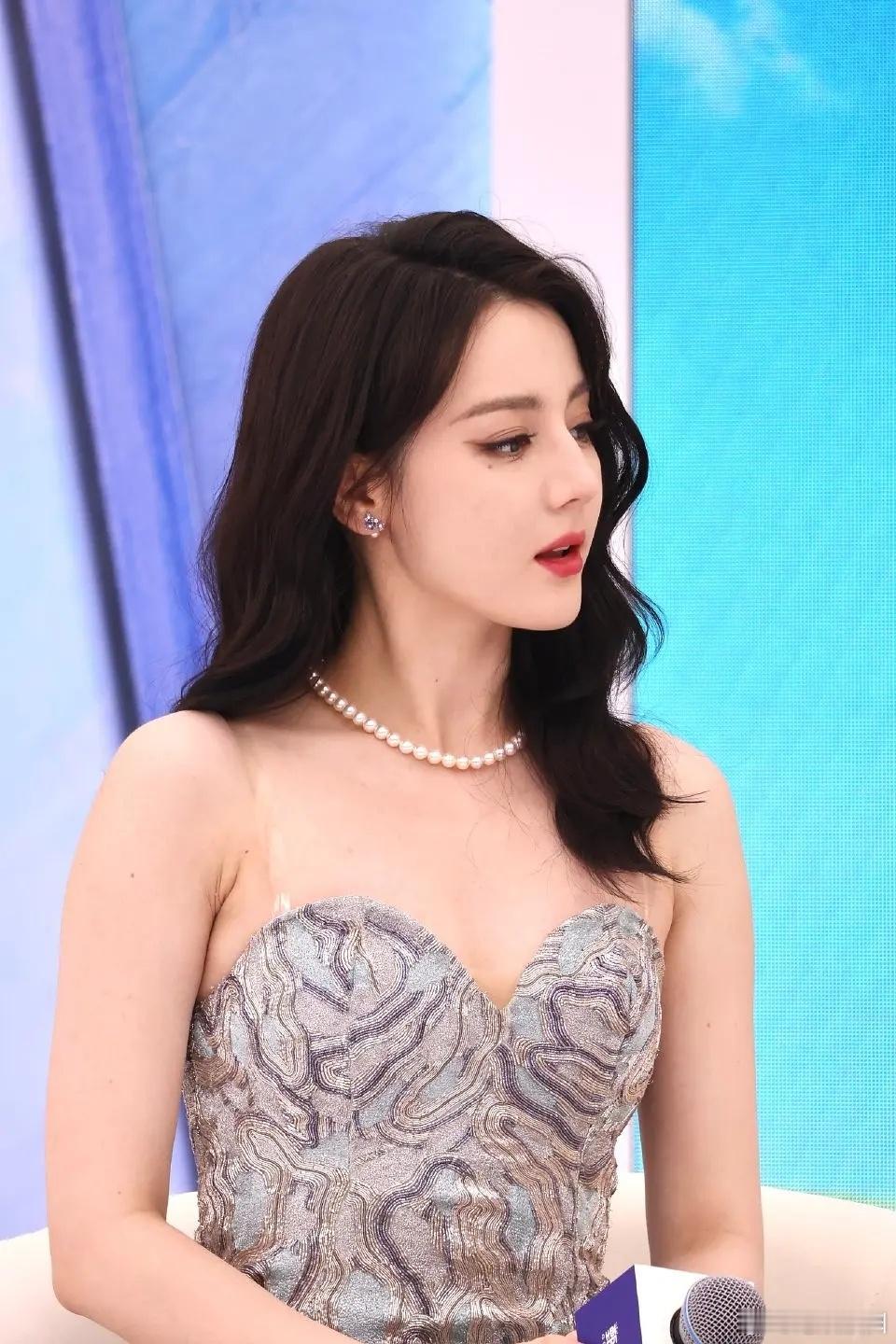 热巴很美这次，王亚飞以后再也不见靴靴 